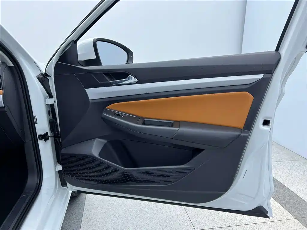 Volkswagen Bora 2025 Facelift 200TSI DSG Navigation Edition фото 28