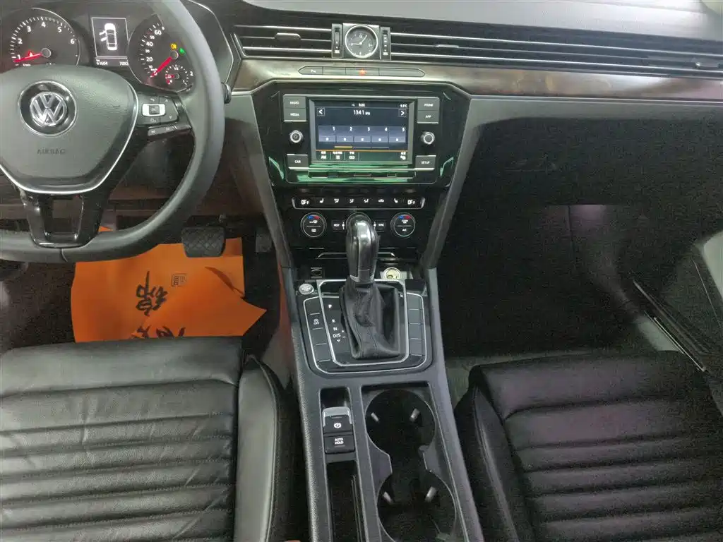 Volkswagen Magotan 2018 Facelift 330TSI DSG Luxury фото 9