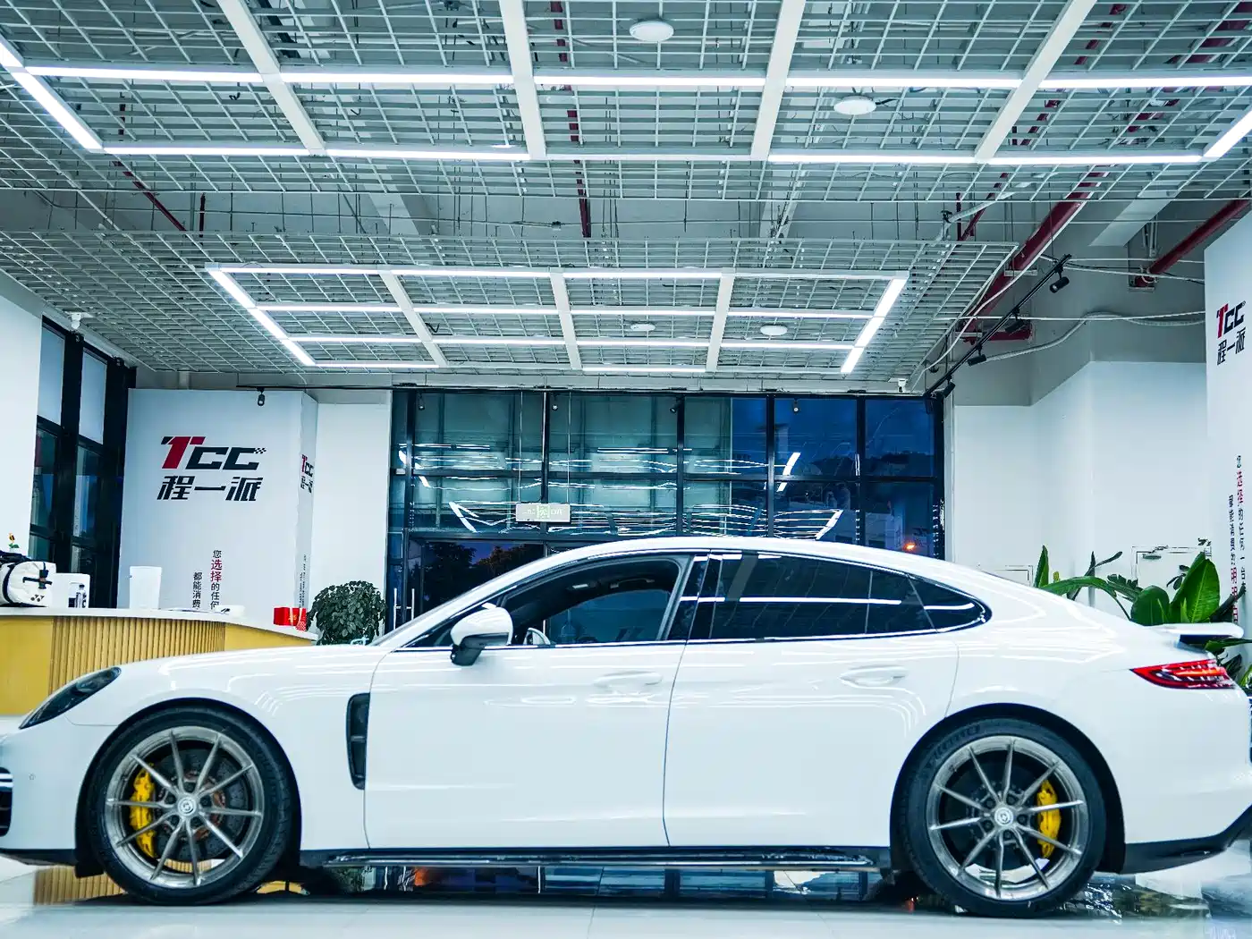 Porsche Panamera 2017 Panamera Turbo 4.0T фото 8