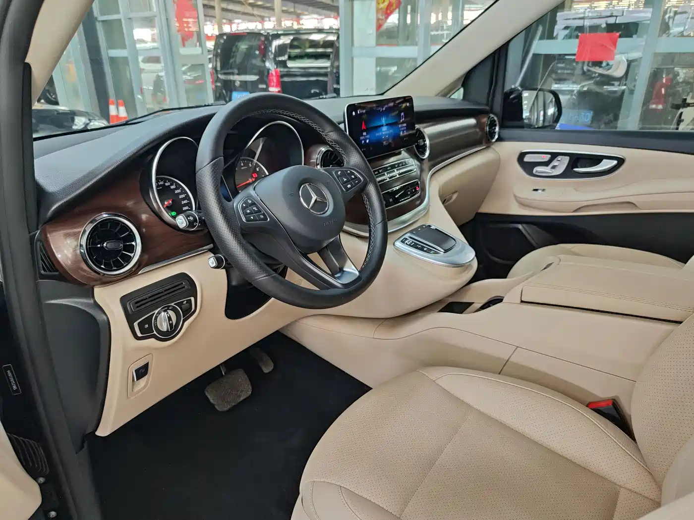 Mercedes-Benz V-Class 2022 V 260 Pilot Edition фото 16