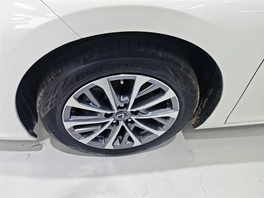 Lexus ES 2023 200 Excellence Edition фото 23