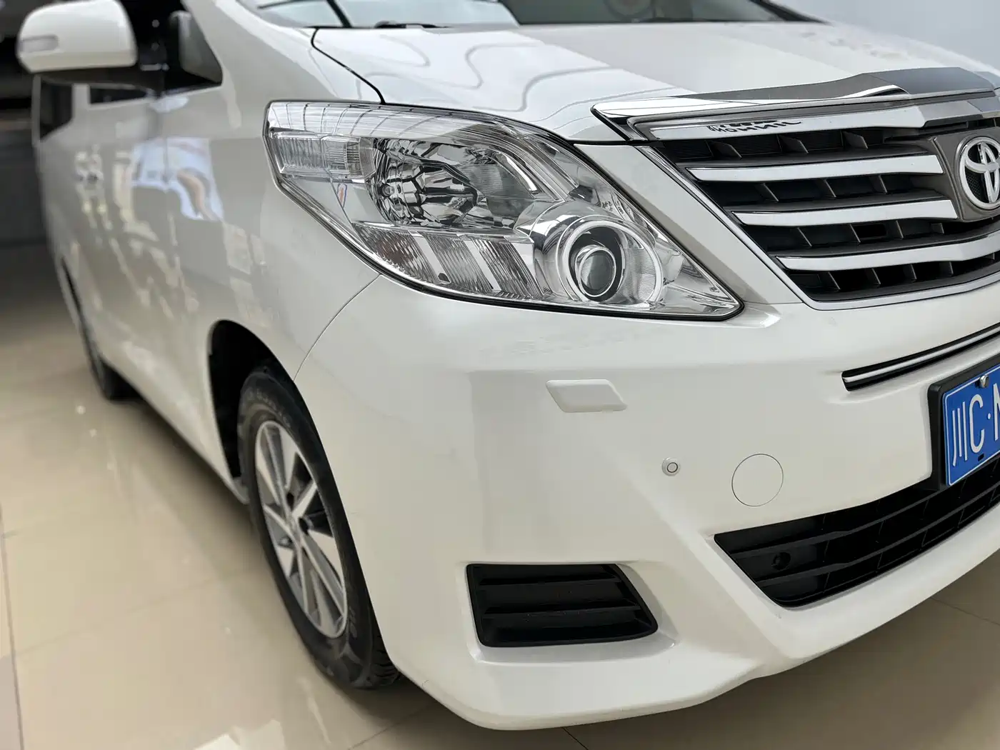Toyota Alphard фото 20