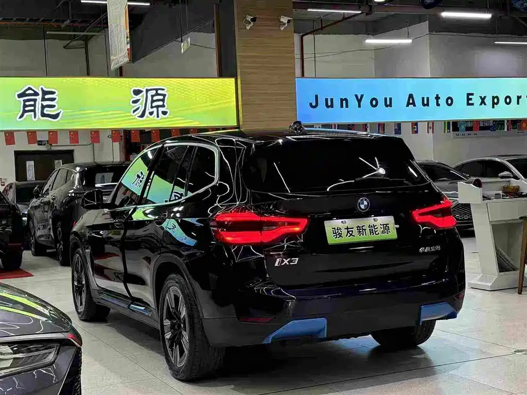 Фото 4 - BMW iX3