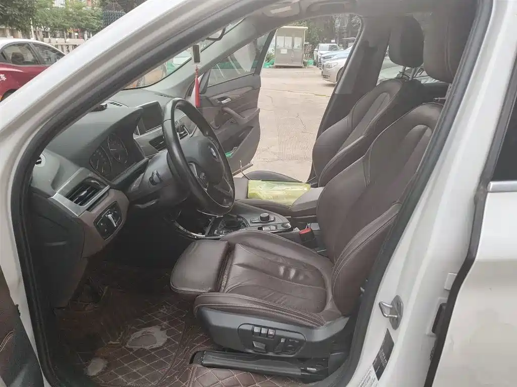 BMW X1 2019 sDrive18Li Premium Model фото 8