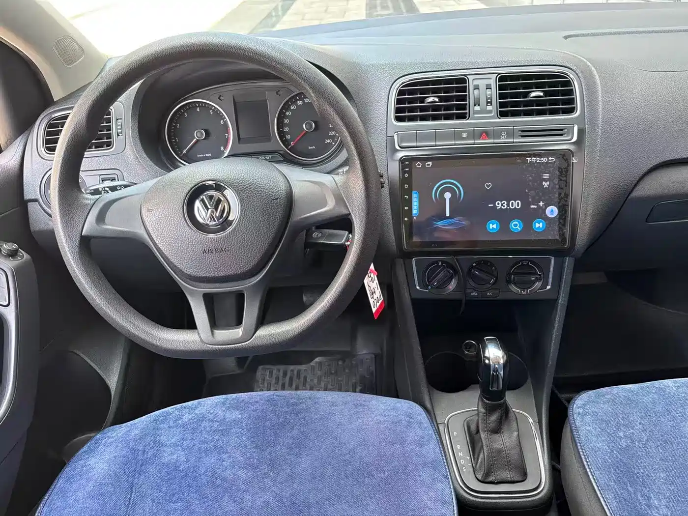 Volkswagen Polo 2014 1.6L Automatic Comfort Edition фото 9
