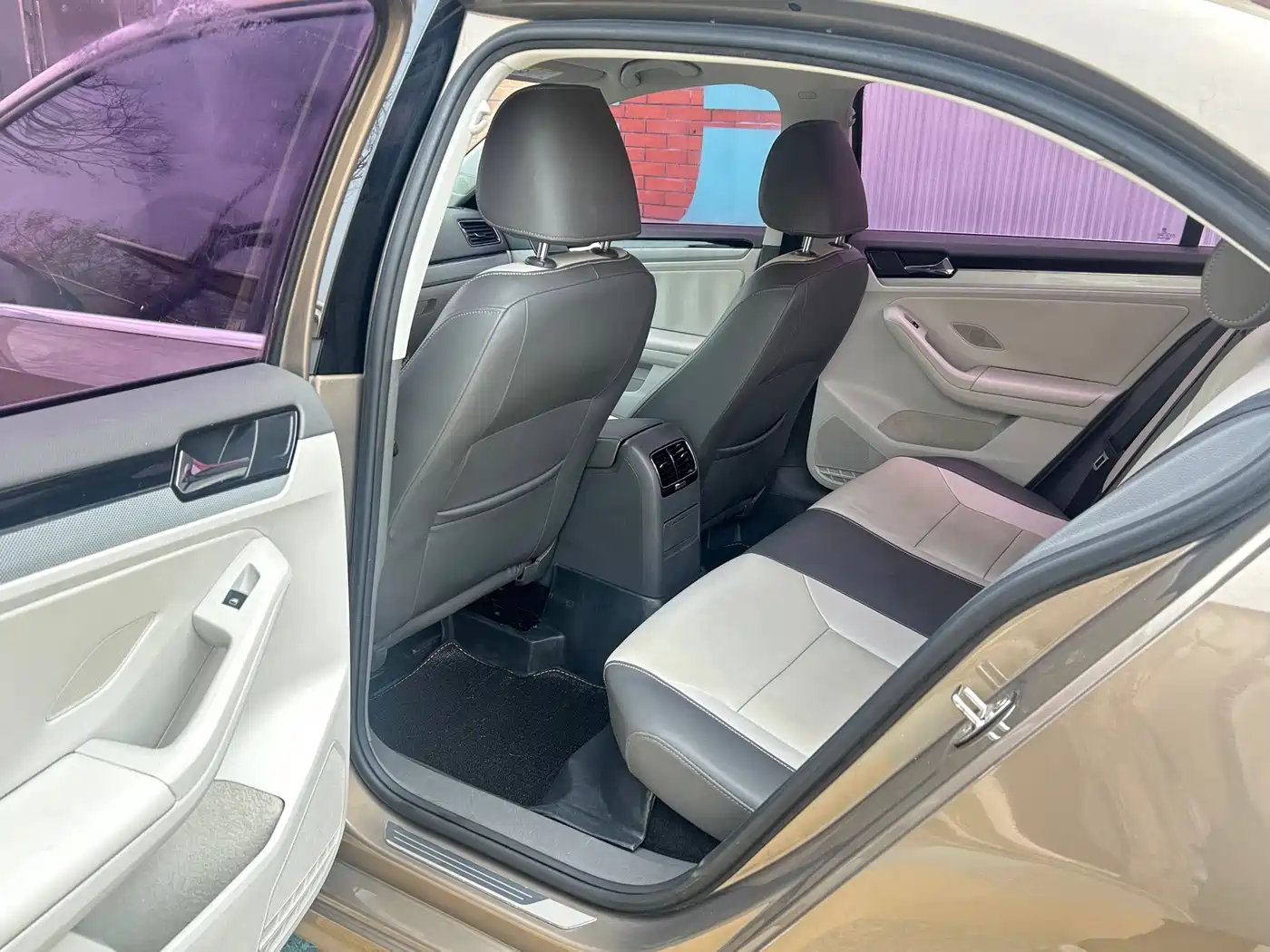 Volkswagen Sagitar 2015 1.6L Automatic Comfort фото 9