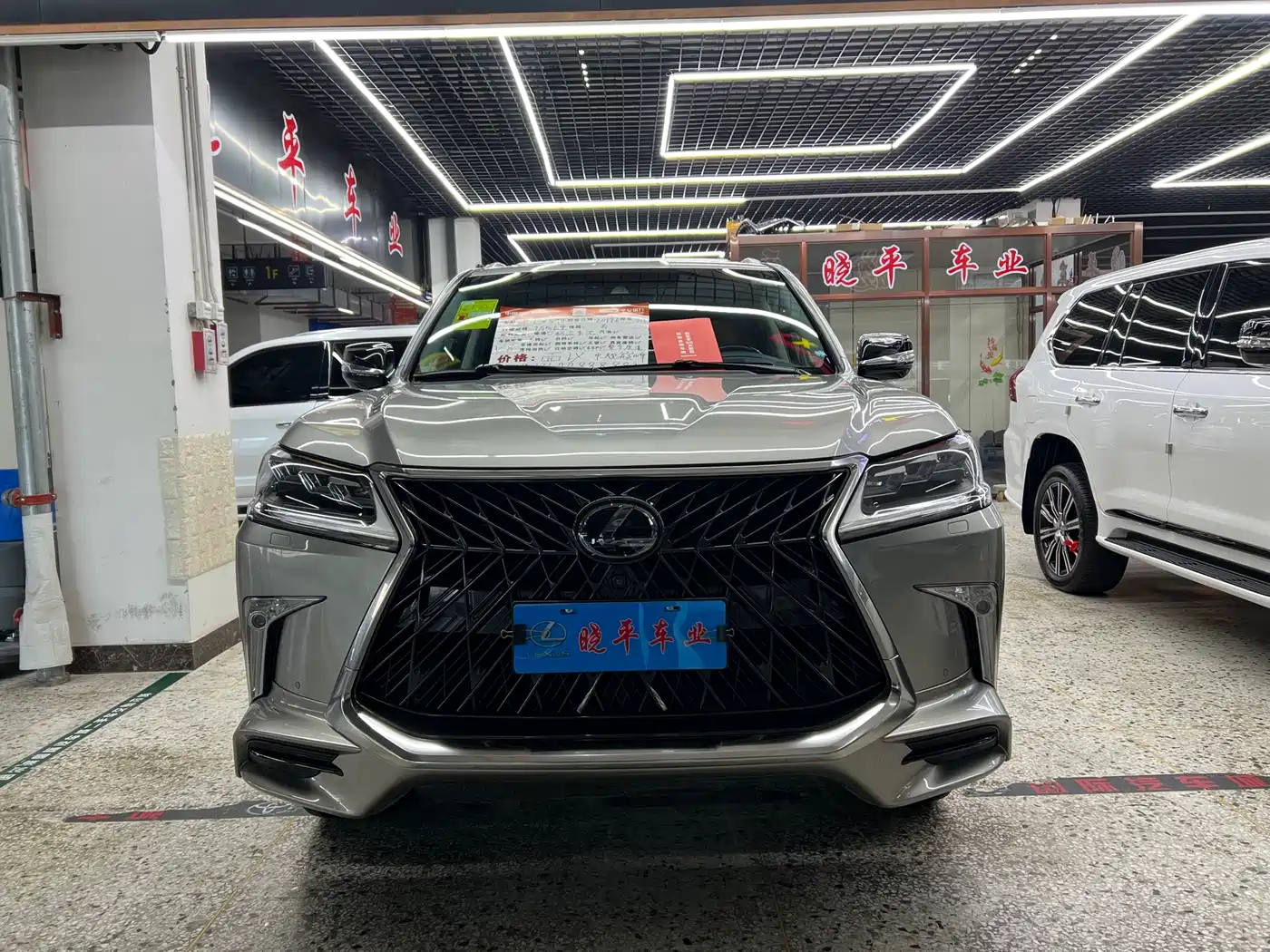 Lexus LX 2019 570 Peak Special Edition фото 2