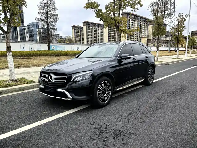 MERCEDES-BENZ GLC