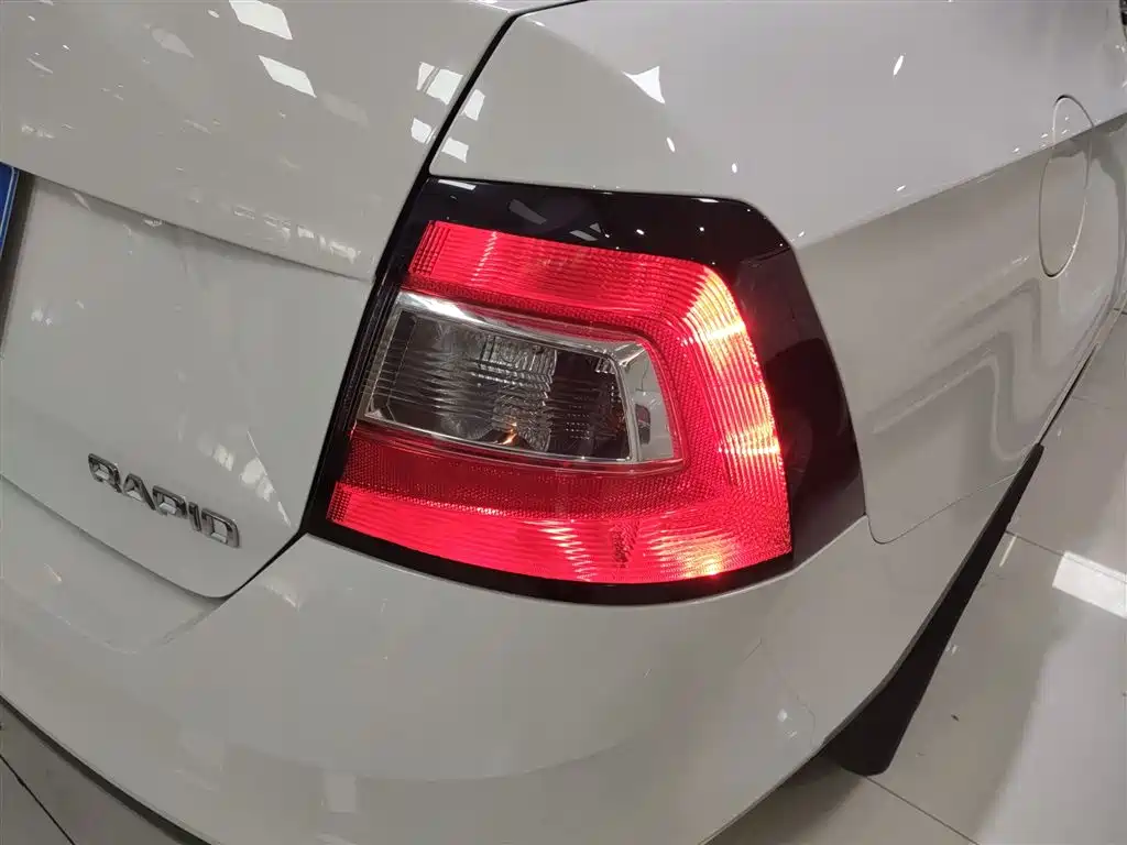 Škoda Rapid 2019 1.5L Automatic Standard Version фото 8