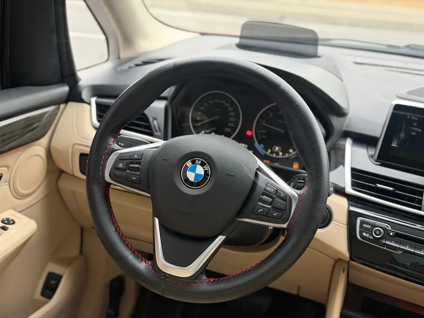 BMW 2 Series Touring 2016 220i Leading Model фото 8