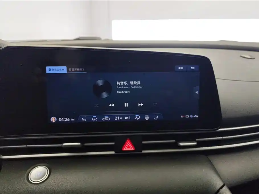 Hyundai Elantra 2021 1.5L CVT LUX Premium Edition фото 13