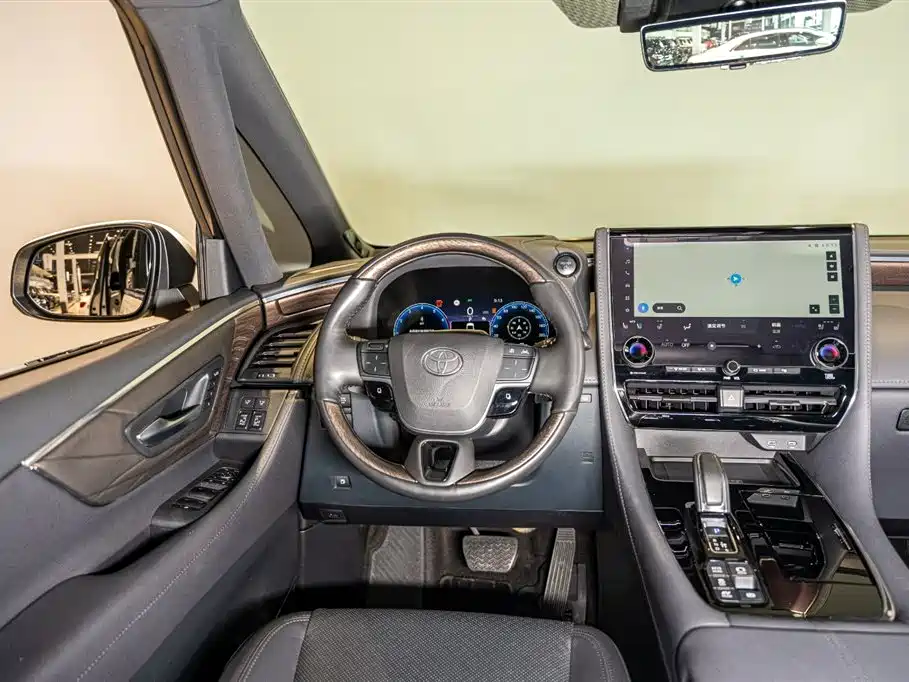 Toyota Alphard 2024 Hybrid 2.5L Ultimate Enjoyment Edition фото 12
