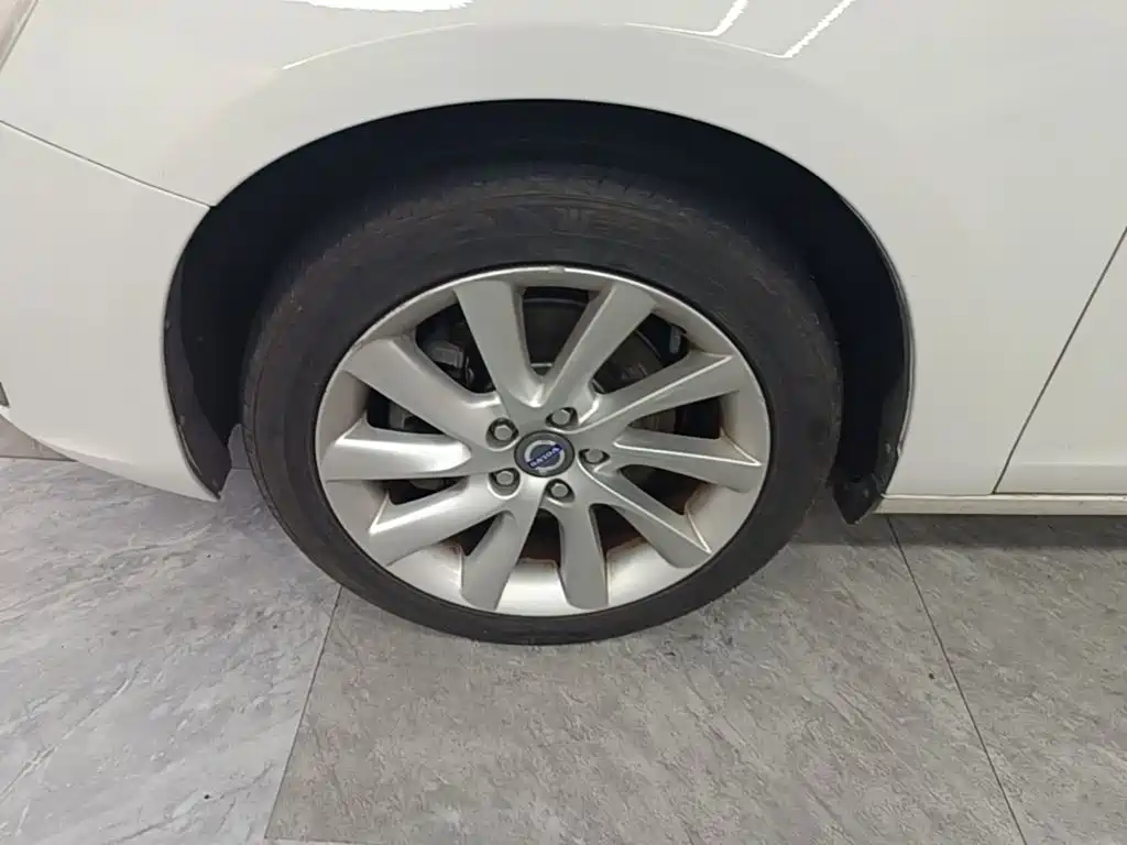 Фото 23 - Volvo S60
