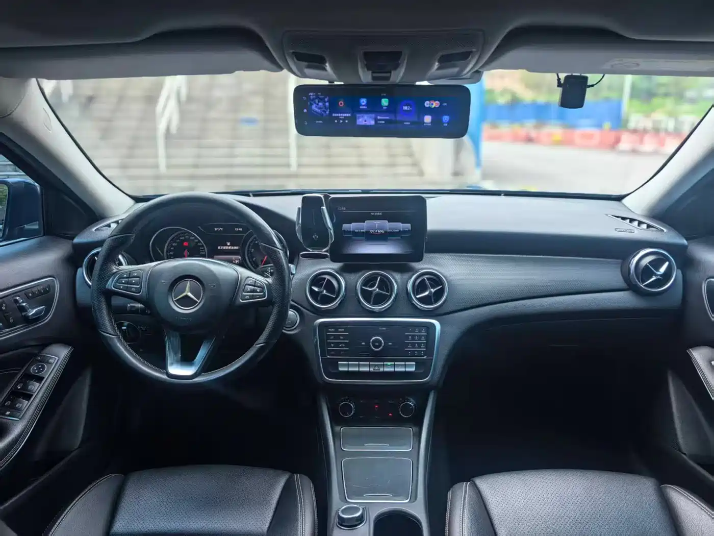 Mercedes-Benz GLA 2018 GLA 200 Dynamic фото 9