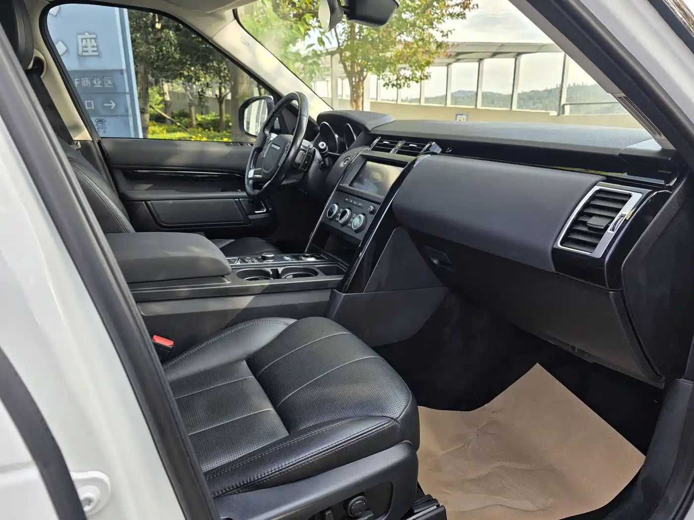 Land Rover Discovery 2019 3.0 SC V6 SE фото 10