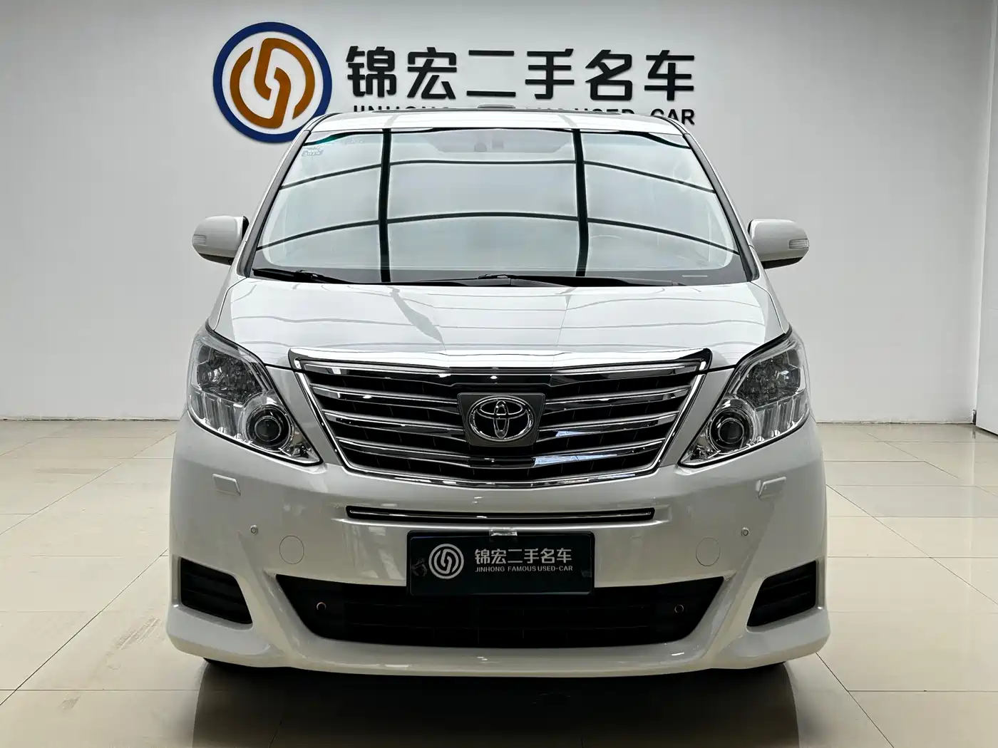 Toyota Alphard фото 2