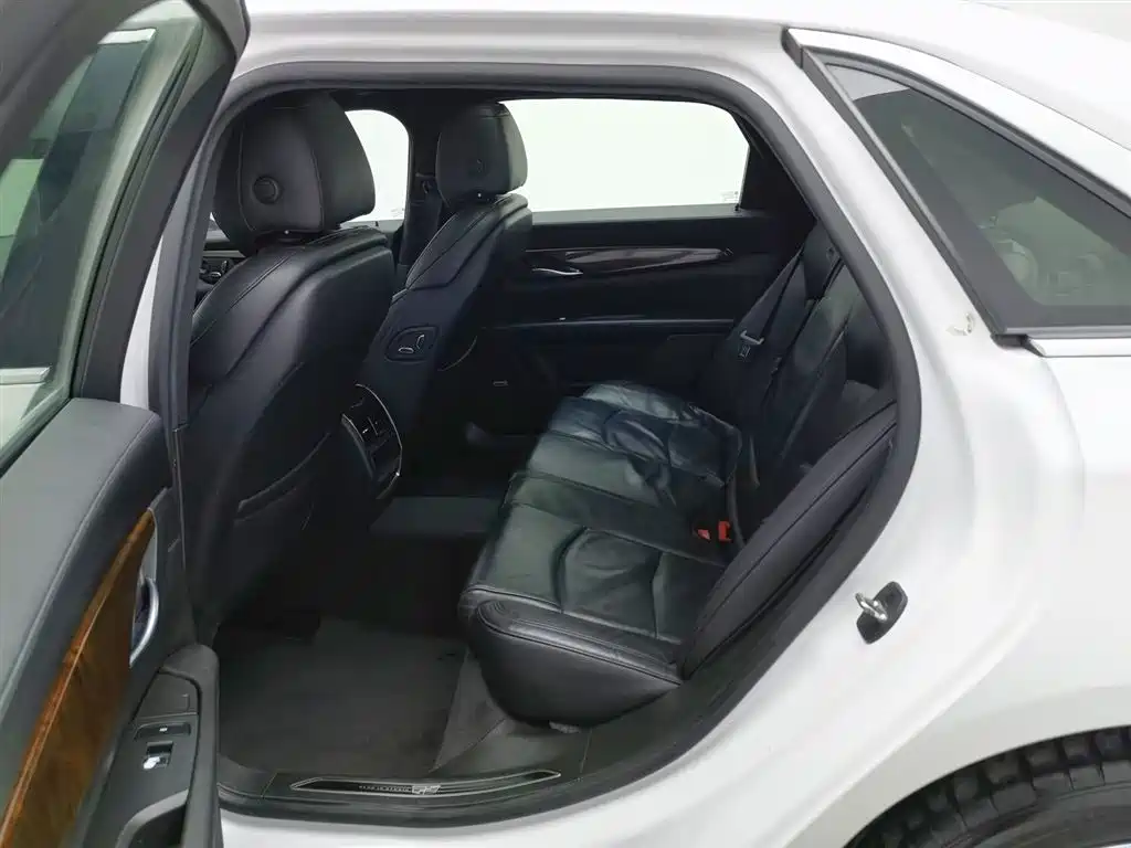 CADILLAC CT6 PLUG IN