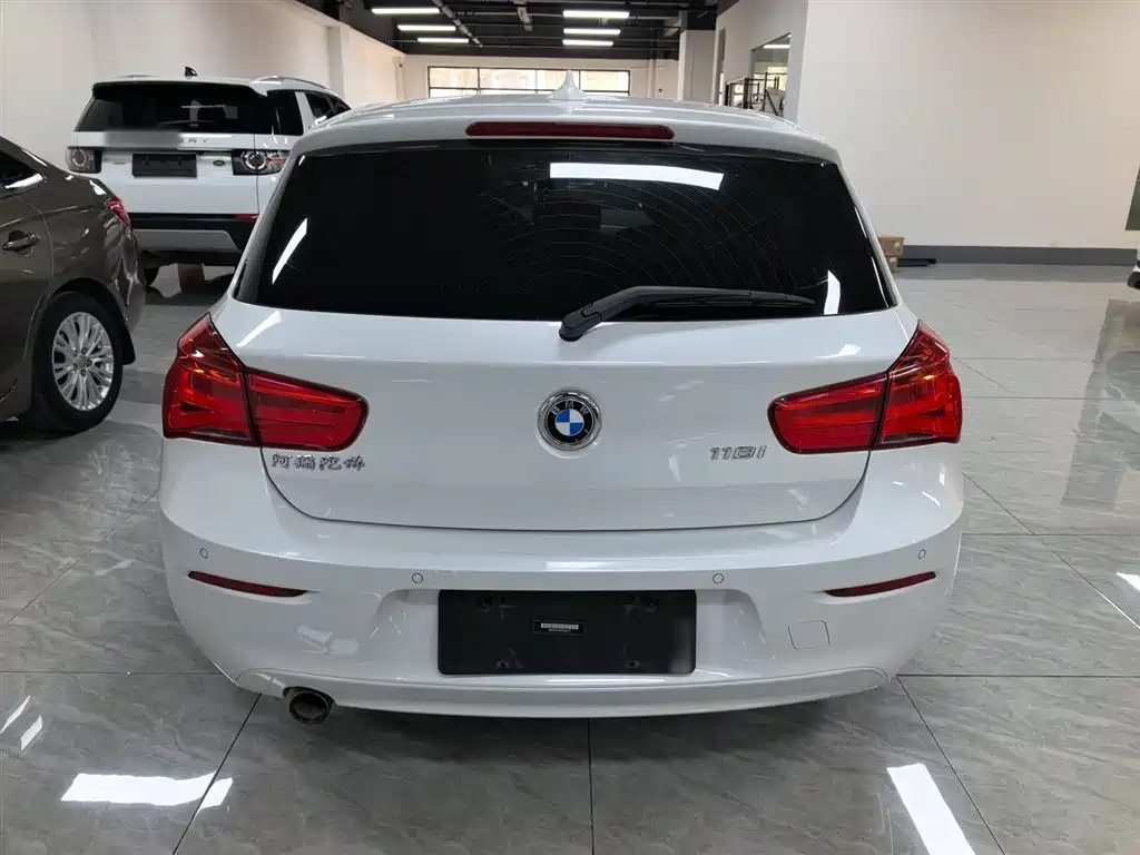 BMW 1 Series (Import) 2018 118i Leading фото 4