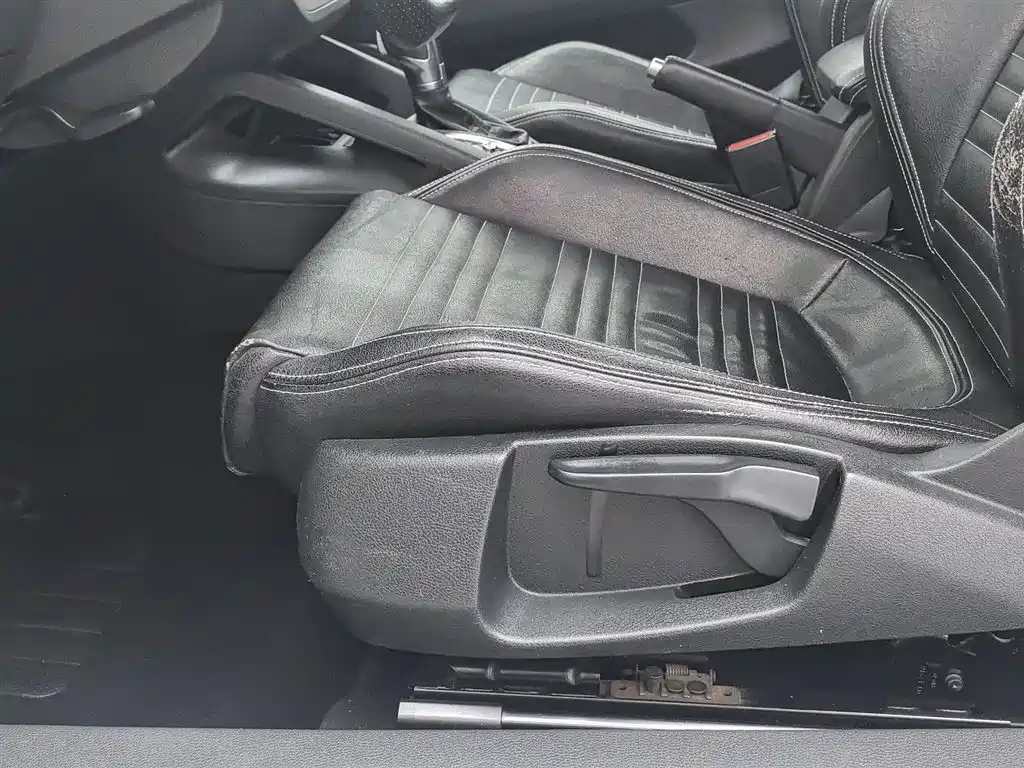 Volkswagen Scirocco 2011 1.4TSI Single Turbo Style Edition фото 20