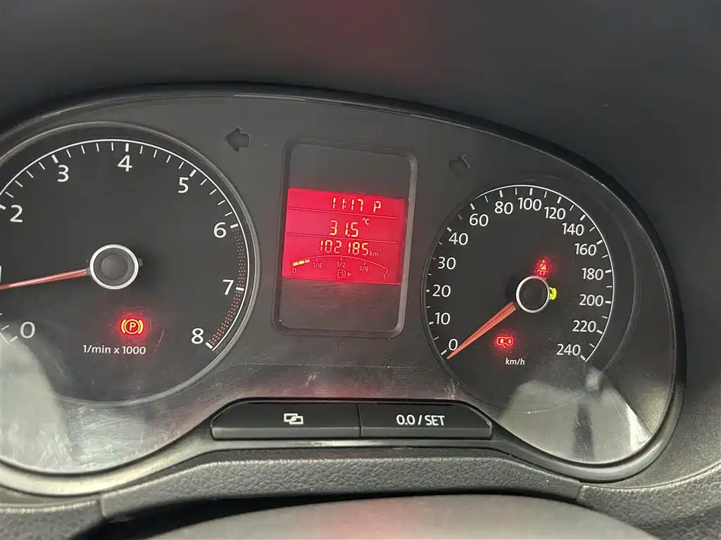 Volkswagen Polo 2011 1.6L Automatic Style Edition фото 3