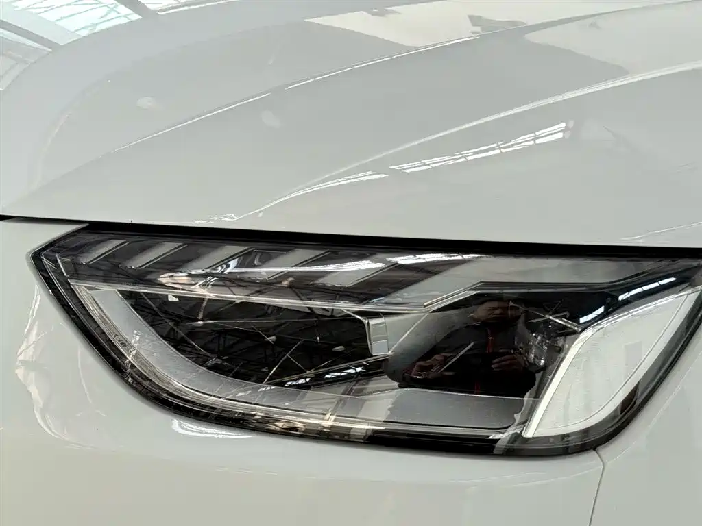Audi A4L 2020 40 TFSI quattro Luxury Dynamic фото 6