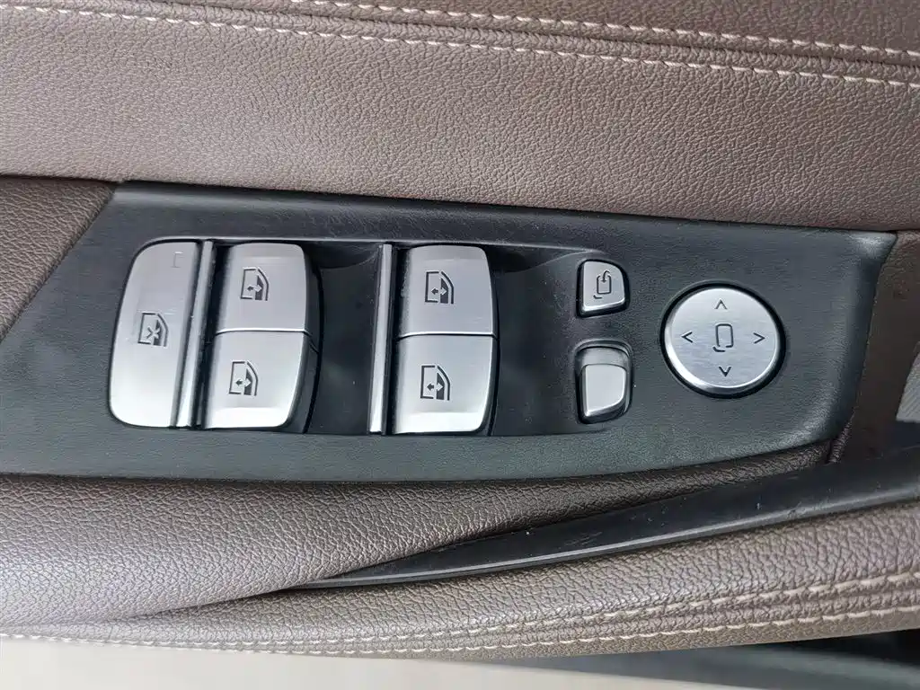 BMW 5 Series 2021 530Li Leading M Sport Package фото 9