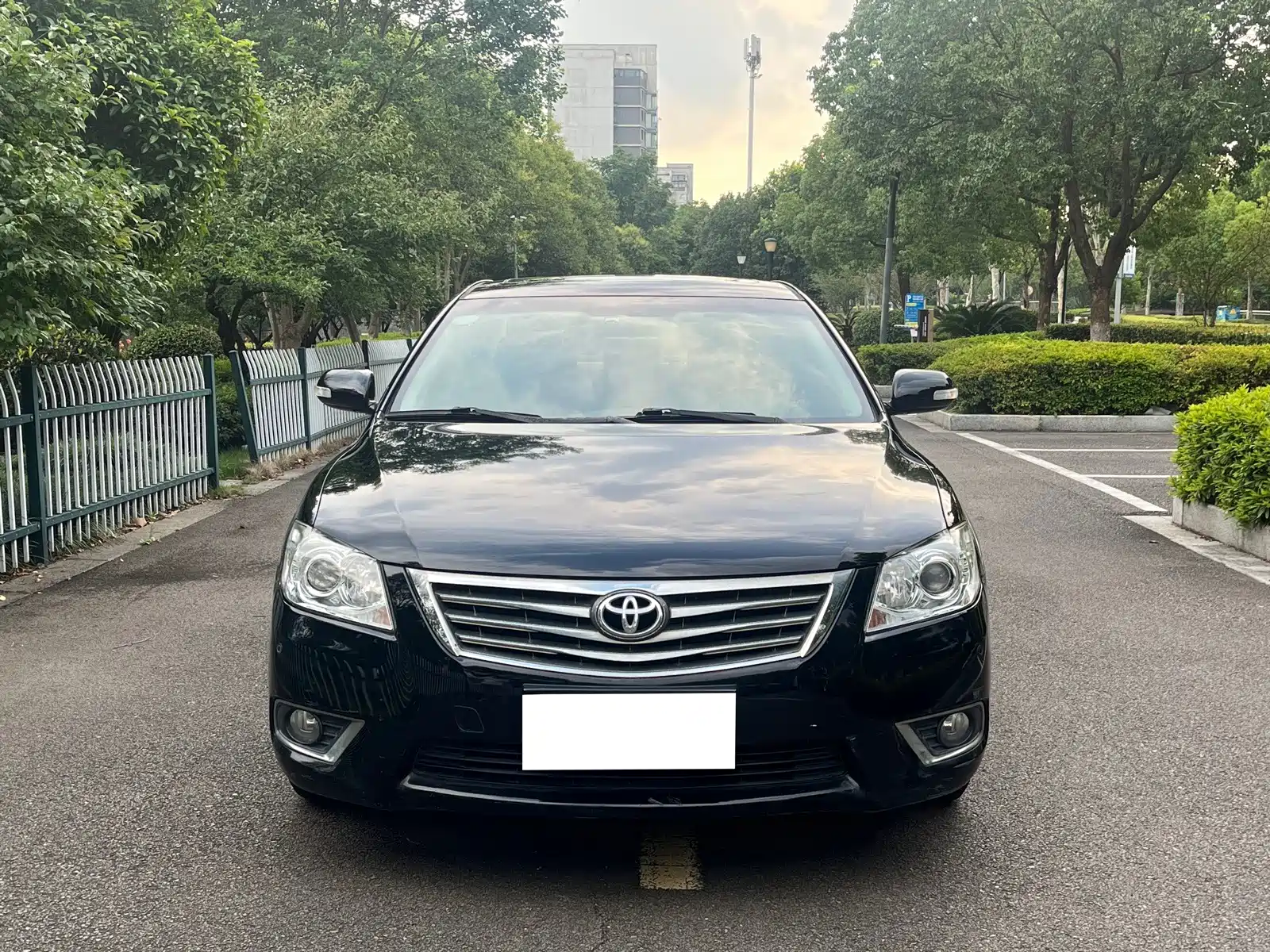 Фото 2 - Toyota Camry