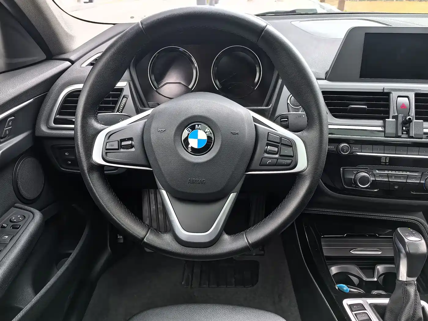 BMW 1 Series 2018 118i Sport Edition фото 9