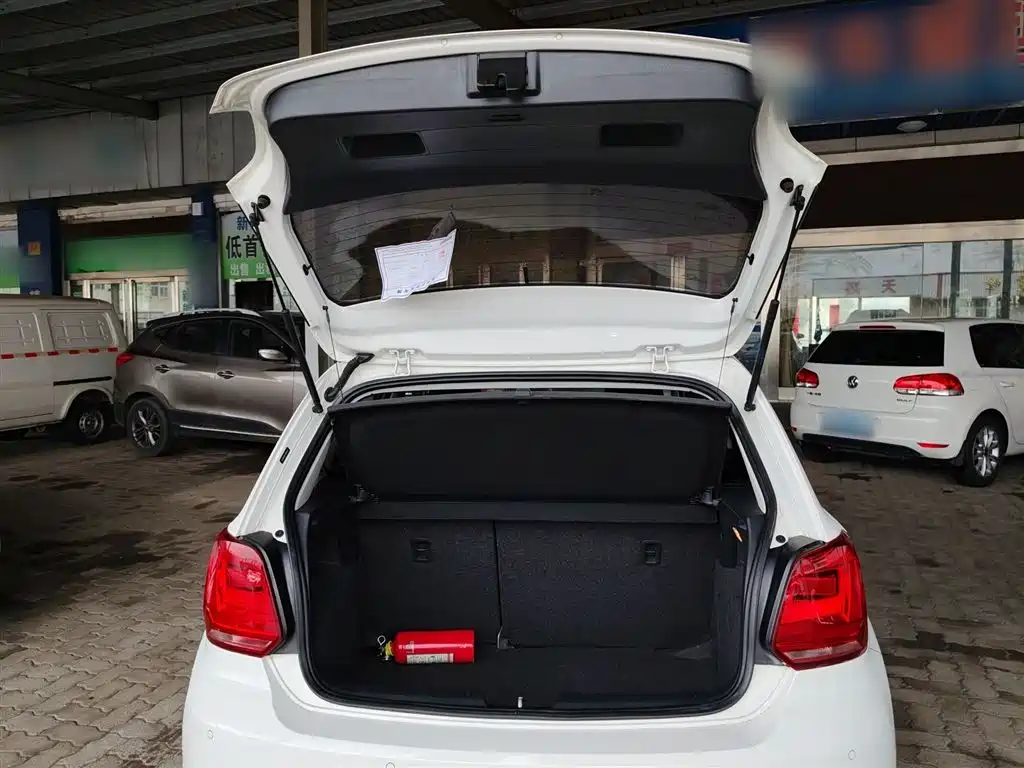 Volkswagen Polo 2016 1.6L Automatic Comfort фото 16