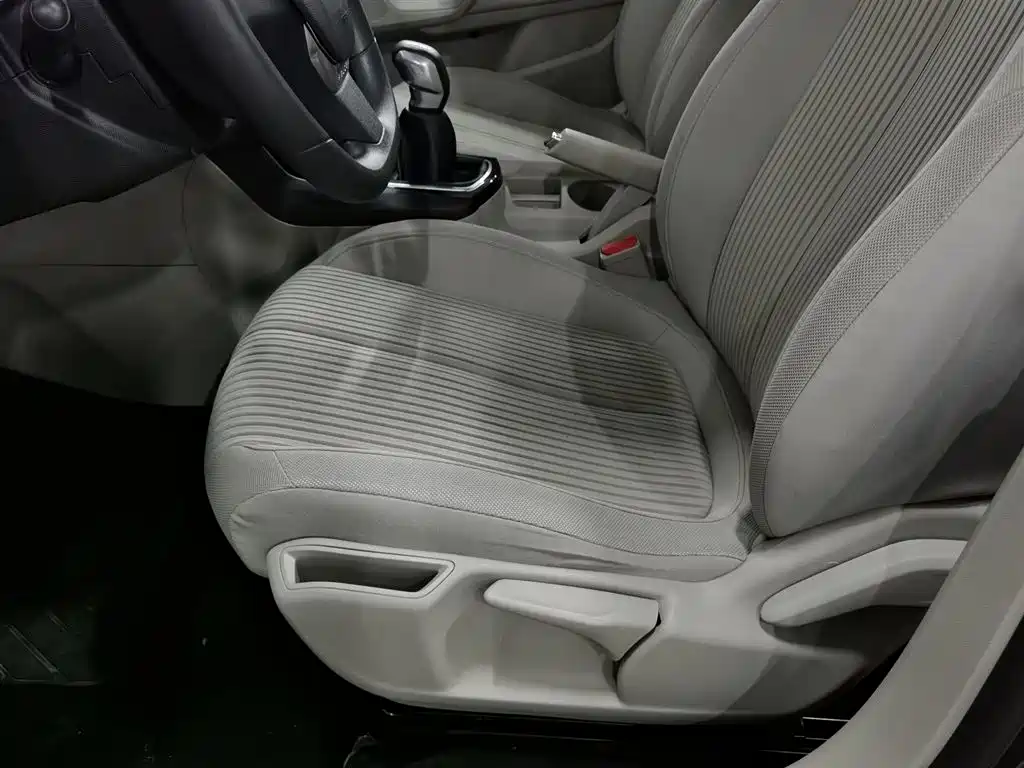 Peugeot 408 2014 1.8L Manual Leading Edition фото 20