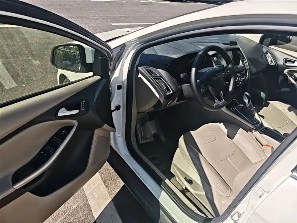 Photo 16 - Ford Focus