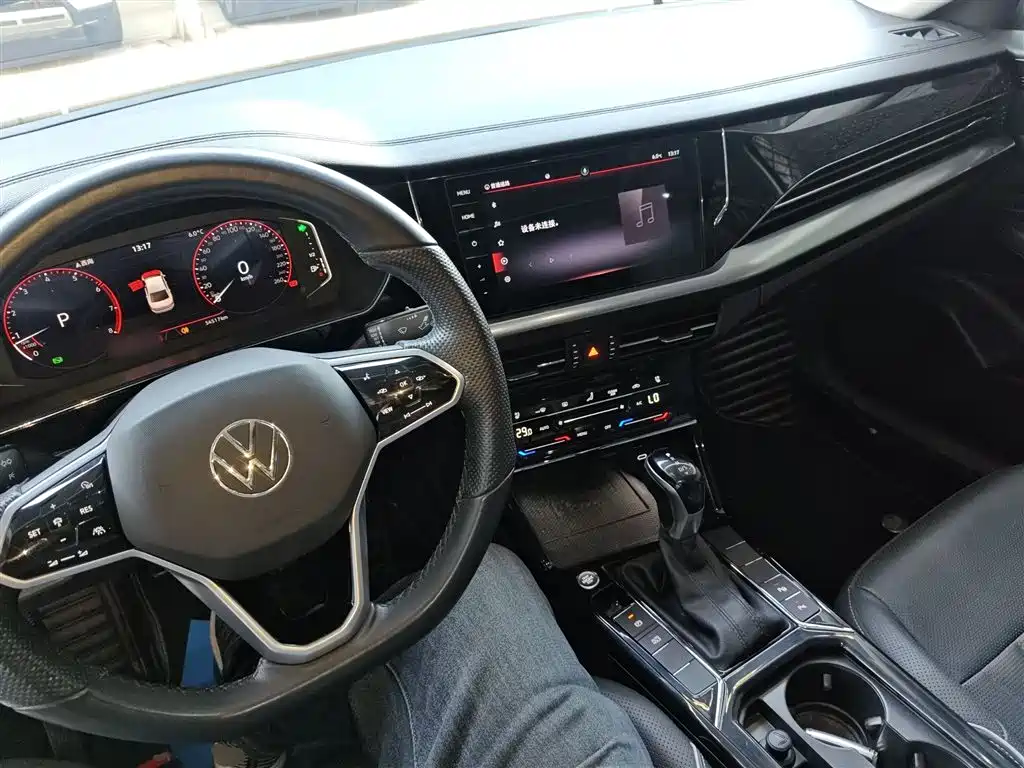 Volkswagen Passat 2022 330TSI Starlight Luxury Edition фото 10