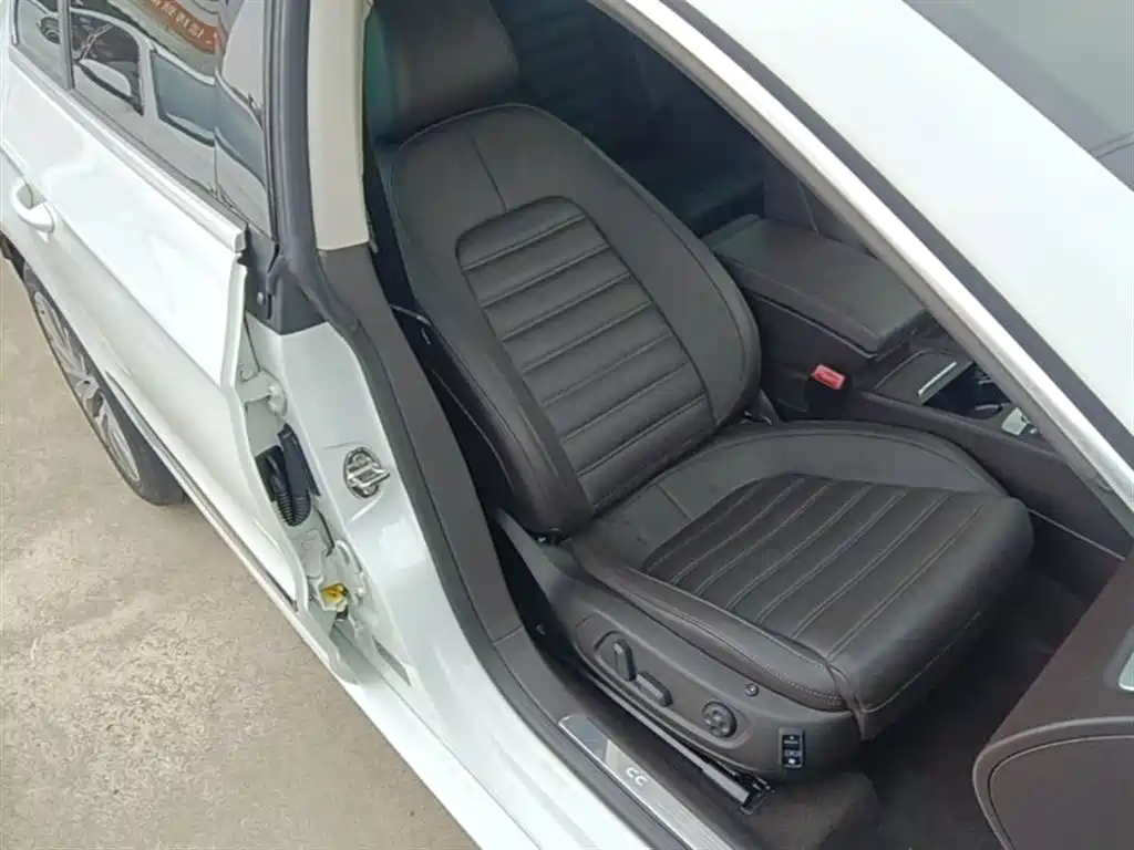 Volkswagen FAW-Volkswagen CC 2018 1.8TSI Luxury фото 25