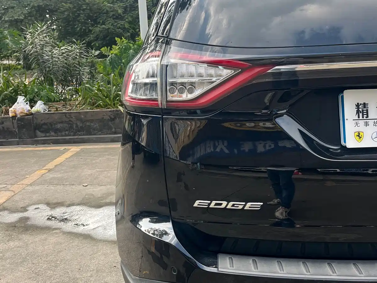 Фото 11 - Ford Edge