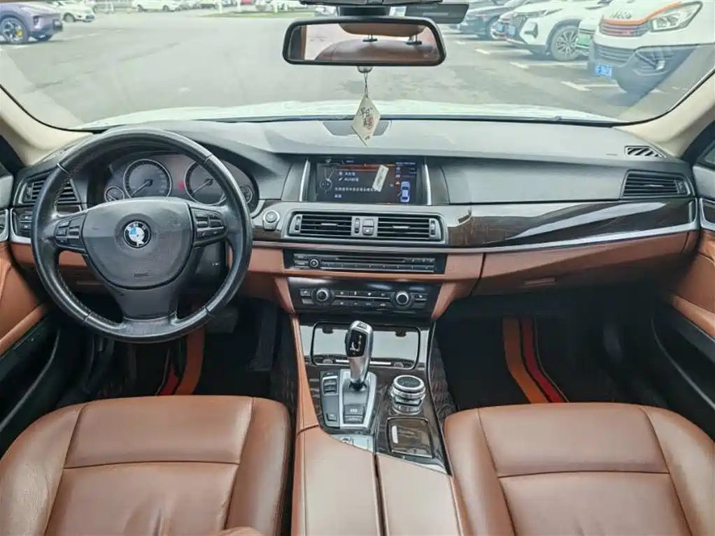BMW 5 Series 2014 525Li Luxury Design Package фото 5
