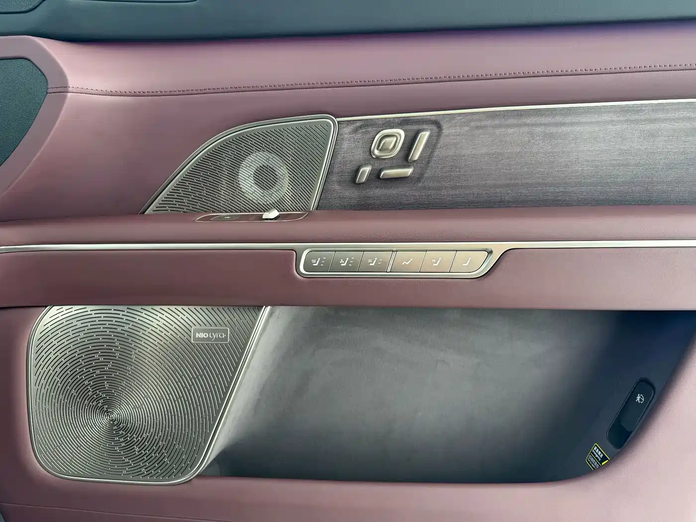 NIO ES8 2026 2025 Model 6-Seat Executive Luxury Edition