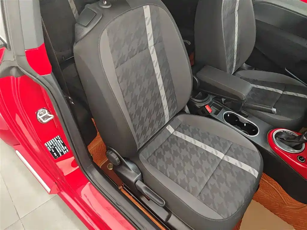 Volkswagen Beetle 2018 180TSI Easy Joy Edition фото 20
