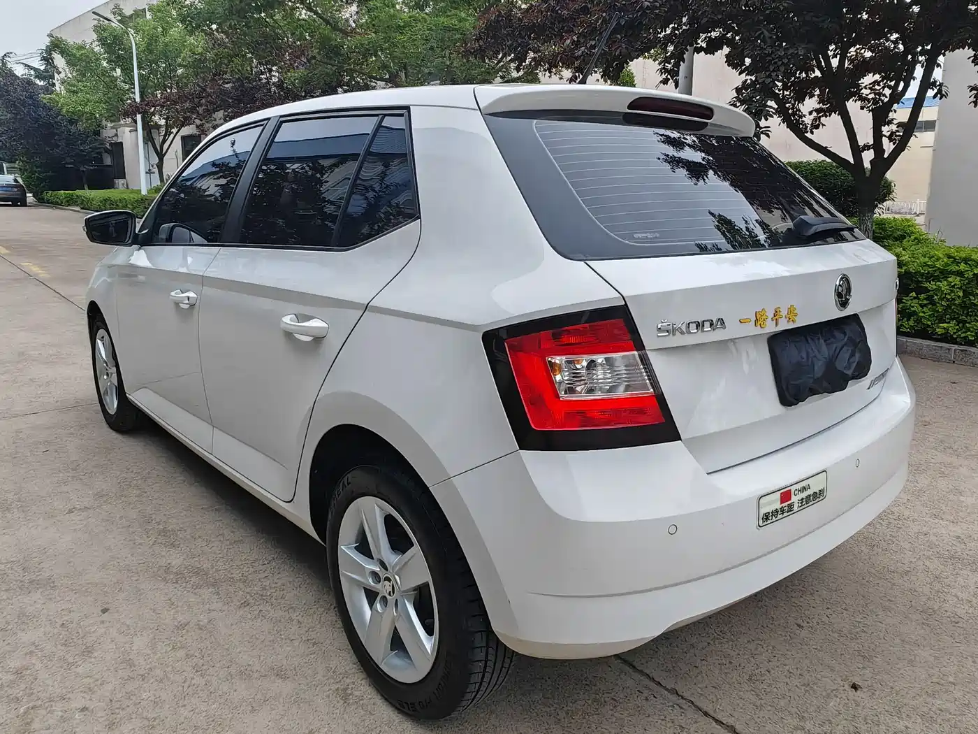 Škoda Fabia 2017 1.4L Auto Car Enjoy Edition фото 9