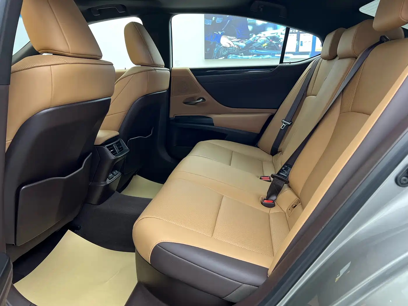 Lexus ES 2020 300h Ultimate Edition фото 8
