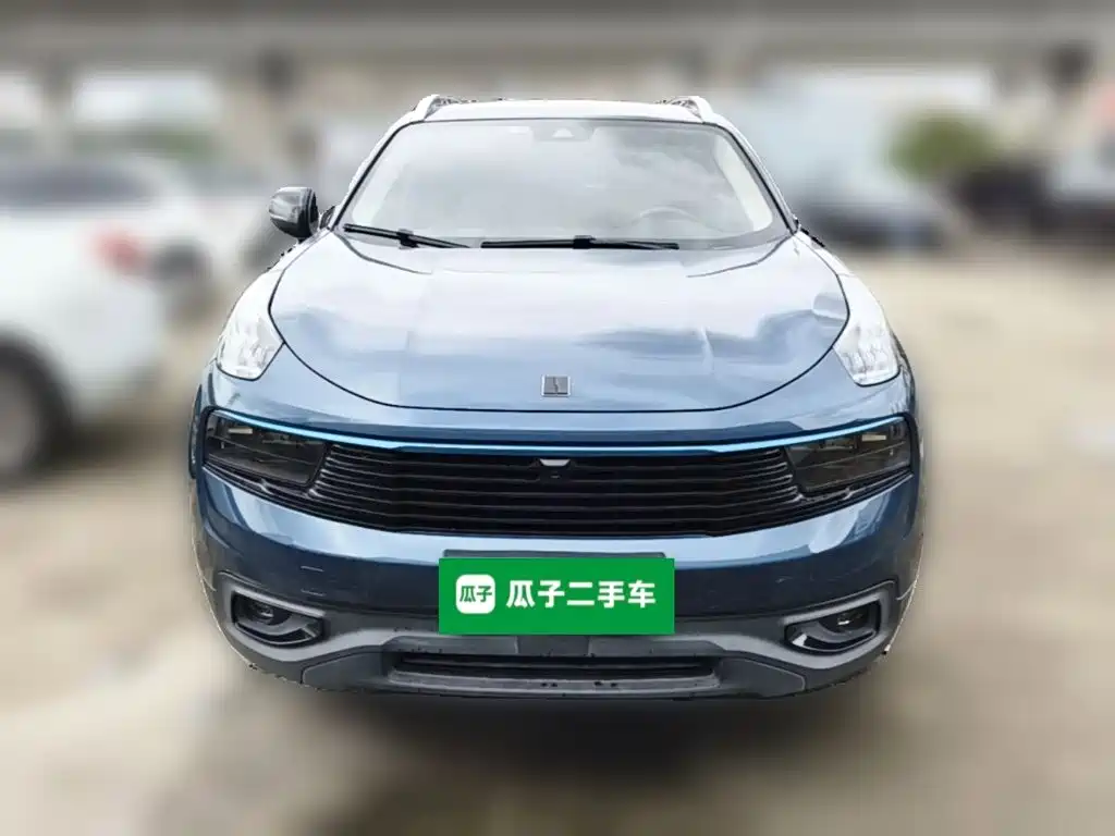 Фото 5 - Lynk & Co 01