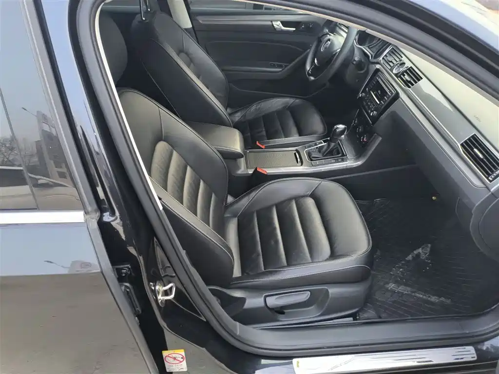 Volkswagen Passat 2017 330TSI DSG Prestige фото 25