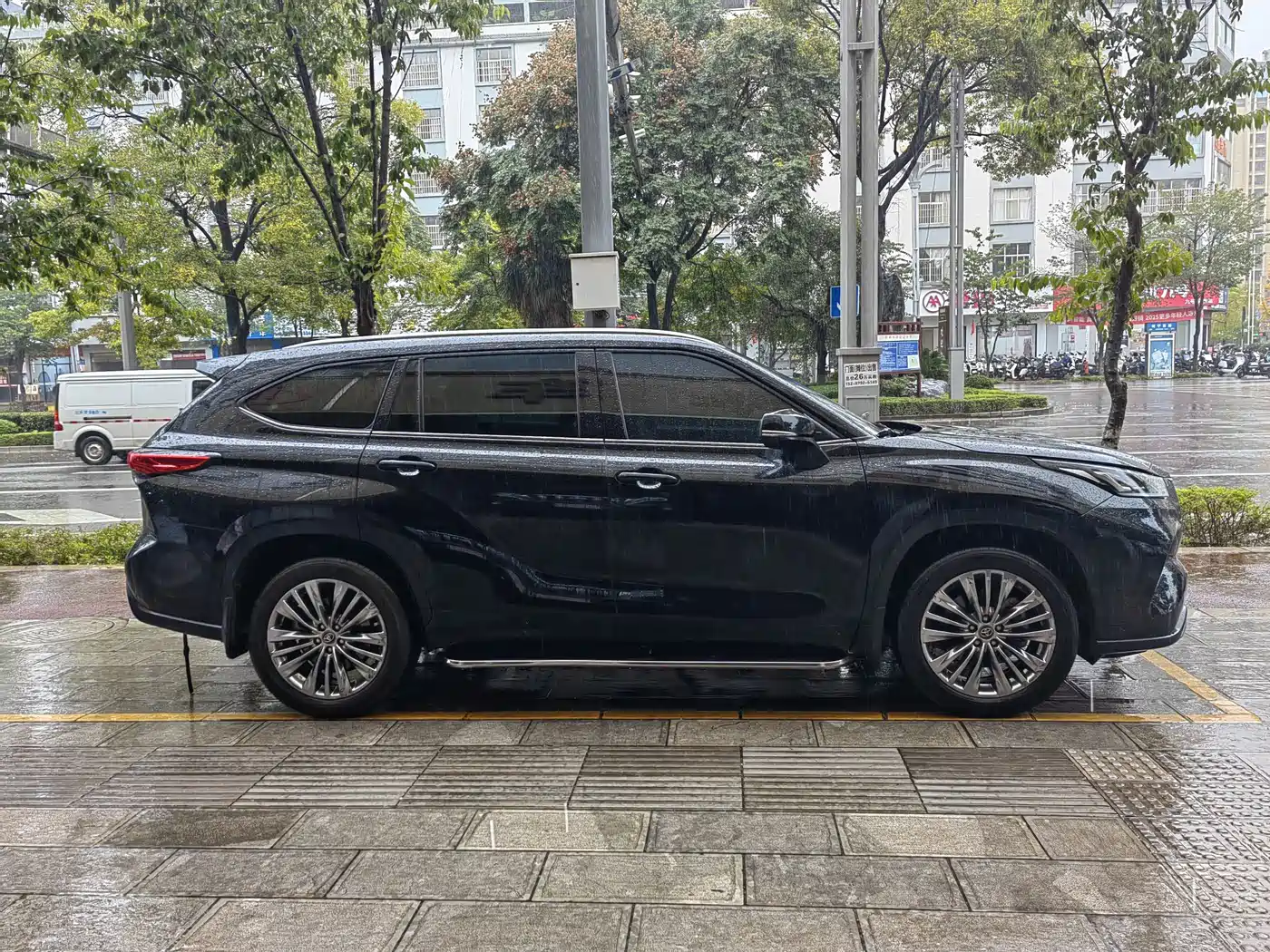 Toyota Highlander 2024 380T AWD Luxury 7-Seater фото 3