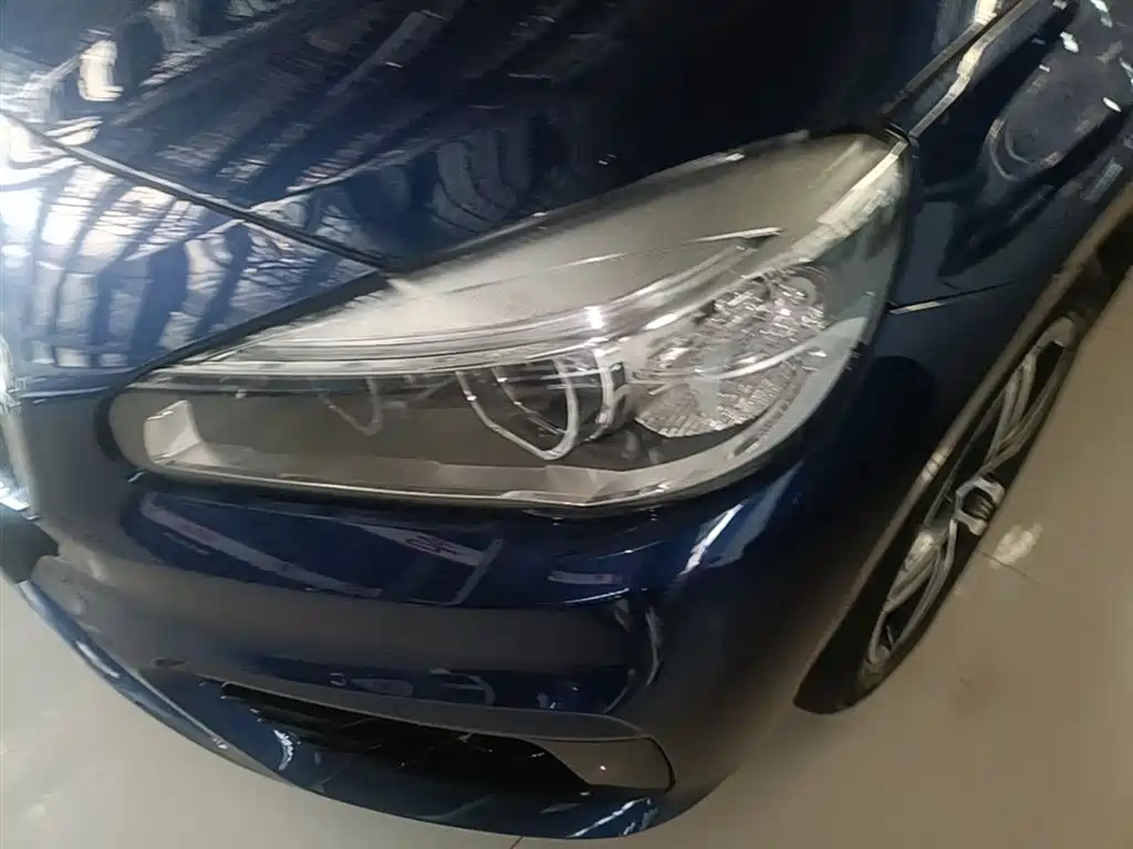 BMW 2 Series Touring 2016 218i Sport Design Package фото 24
