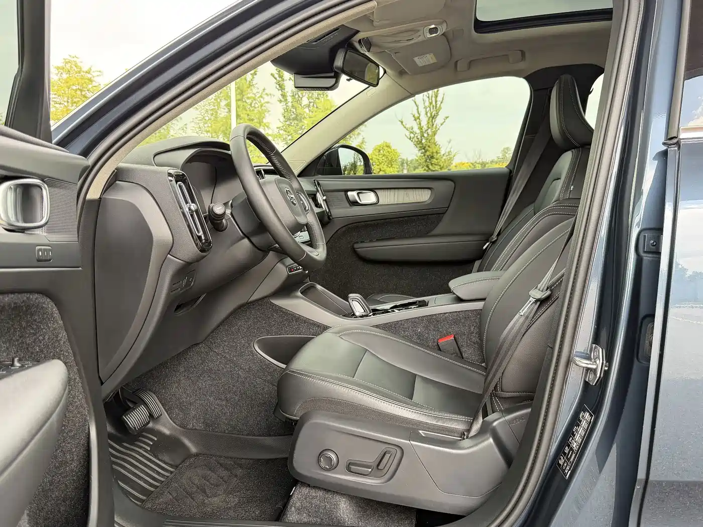Photo 5 - Volvo XC40