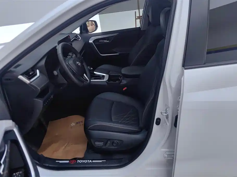 Toyota RAV4 Rongfang 2024 2.0L CVT FWD Style Plus Edition фото 9