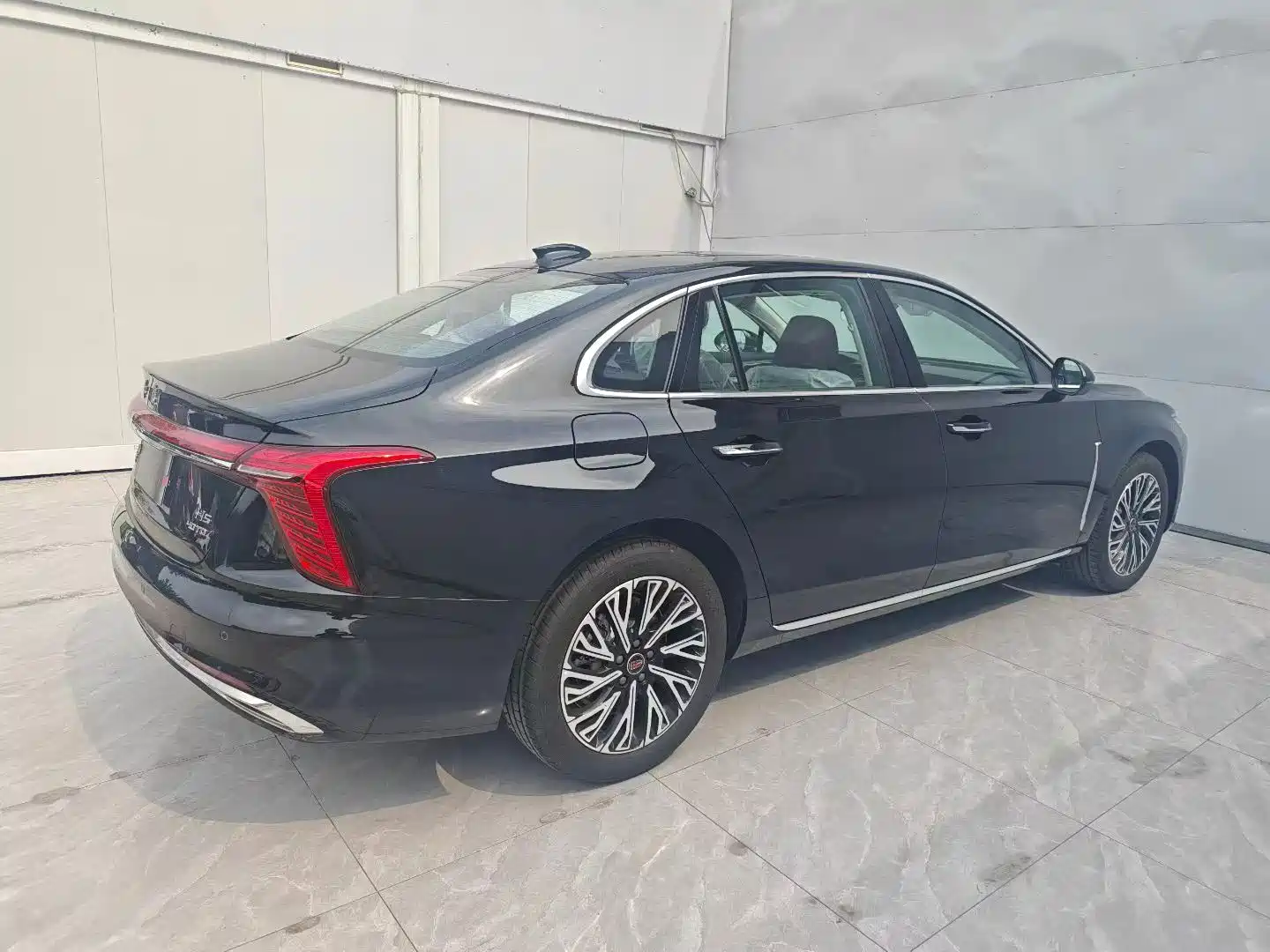 صورة 7 - Hongqi H5