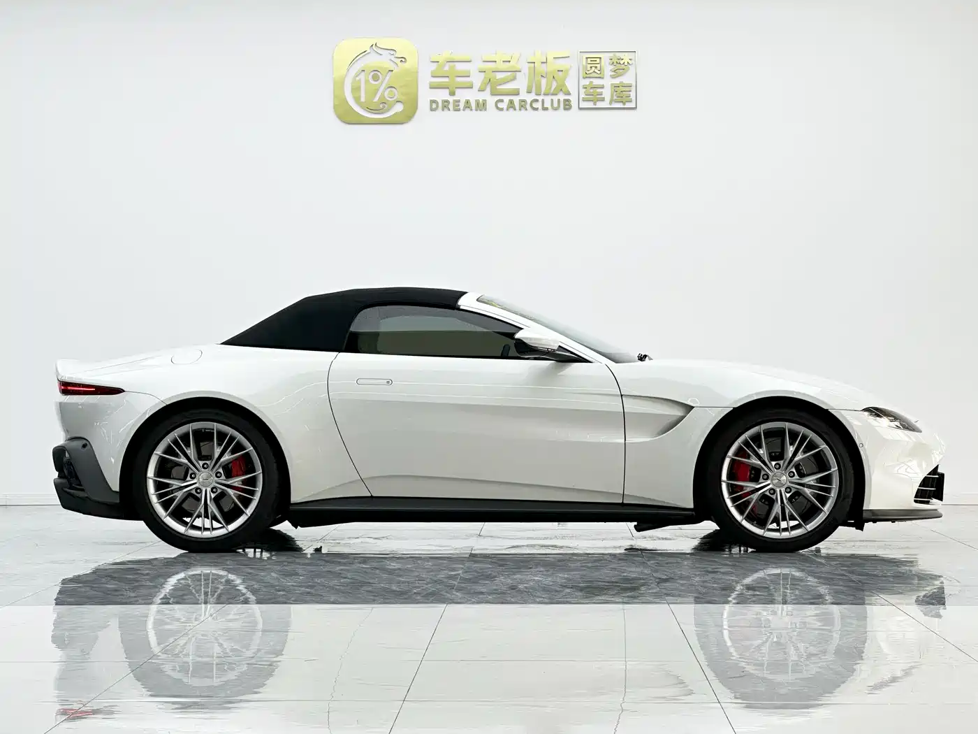 Aston Martin V8 Vantage 2022 2022 4.0T V8 Roadster