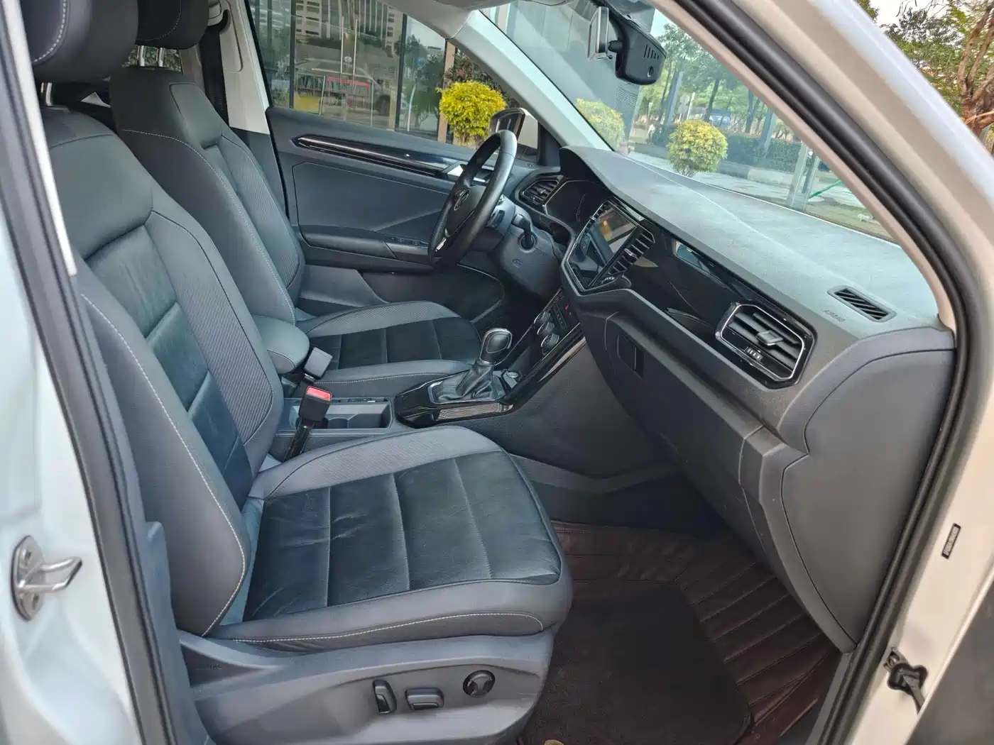 VOLKSWAGEN T ROC EXPLORING SONGS