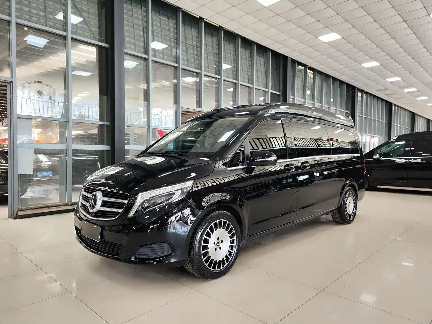 Mercedes-Benz V-Class 2018 V 260 L Premium Long Wheelbase Edition China VI