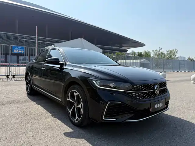  Volkswagen Passat 2025 Outstanding 380TSI Starlight Dragon Soaring Edition
